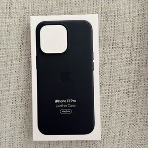 Apple iPhone 13 Pro Leather MagSafe Case